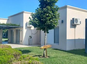 Casa · 146m² · 5 Ambientes · 2 Cocheras · Venta Casa con Pileta Olivero Pueblo Carcaraes