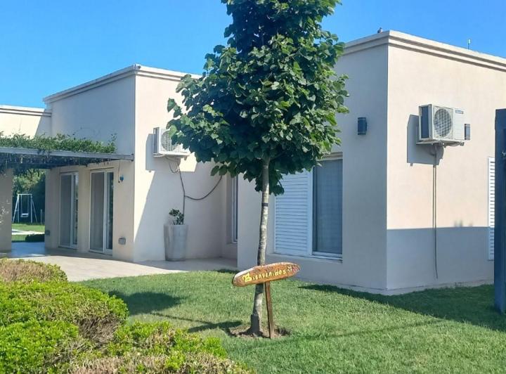 Casa · 146m² · 5 Ambientes · 2 Cocheras