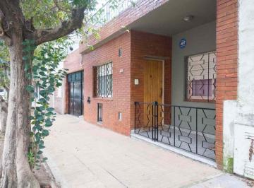Casa · 110m² · 4 Ambientes · 1 Cochera · Casa en Venta 4 Ambientes Wilde con Patio y Garage