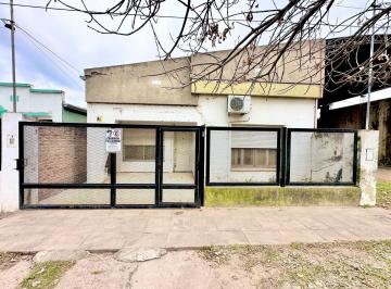 Casa · 83m² · 3 Ambientes · 1 Cochera · Se Vende Casa en Monte Vera con 400 m² de Terreno