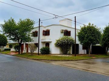 Casa · 250m² · 4 Ambientes · 3 Cocheras · Venta Casa 3 Dorm + Escritorio Nuevo Poeta C/pilet