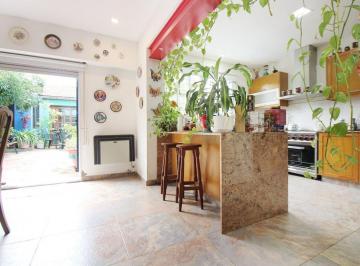 Casa · 170m² · 4 Ambientes · 1 Cochera · Casa 4 Ambientes en Villa Sarmiento con Pileta