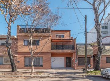 PH · 200m² · 6 Ambientes · 1 Cochera · PH Tipo Casa 260 m² Loft y Terrazas La Lucila.