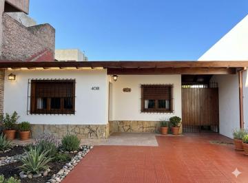 Casa · 70m² · 4 Ambientes · 1 Cochera · Terreno Venta Gonzalez Catan con Casa Refaccionar