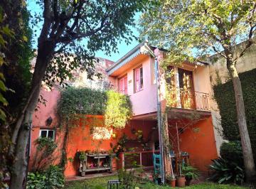 Casa · 202m² · 4 Ambientes · 1 Cochera · Venta Casa con Jardin y Cochera en Villa Urquiza