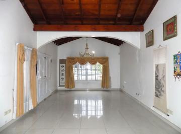 Casa · 200m² · 5 Ambientes · 1 Cochera · Venta Casa 5 Ambientes C/pileta Quincho Cochera
