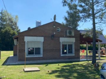 Quinta vacacional · 64m² · 2 Dormitorios · Quinta 20 de Junio 3 Ambientes con Pileta