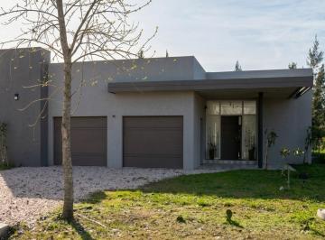 Casa · 162m² · 4 Ambientes · 2 Cocheras · Casa 4 Amb con Cocheras y Pileta Brandsen Ruta 2