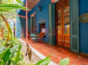 Casa · 340m² · 7 Ambientes · Venta Casa 7 Amb. en Caballito con Patio y Terraza