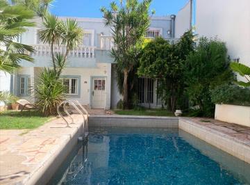 Casa · 280m² · 4 Ambientes · 1 Cochera · Venta Casa 5 Amb con Pileta y Cochera Hurlingham