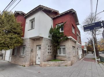 Casa · 140m² · 4 Ambientes · 1 Cochera · Venta Casa 4 Ambientes con Garage La Perla