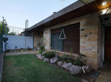 Casa · 167m² · 4 Ambientes · 1 Cochera · Casa en Venta Martinez con Pileta