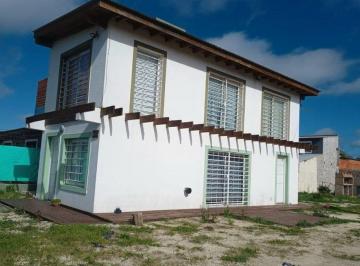 Casa · 90m² · 4 Ambientes · Casa en Venta en Villa Gesell, Gas Natural