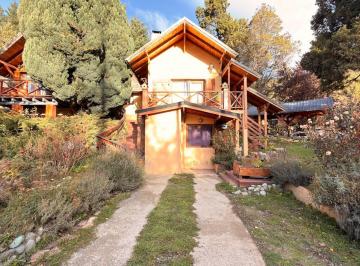 Casa · 228m² · 6 Ambientes · 2 Cocheras · Casa Más 2 Departamentos con Parque y Cochera Km 7