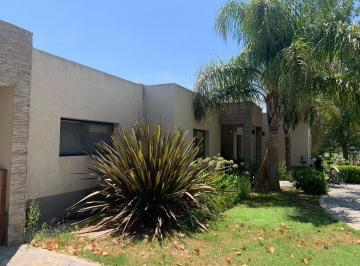Casa · 222m² · 5 Ambientes · 2 Cocheras · Casa en Fincas de San Vicente II