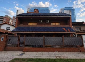 Casa · 250m² · 6 Ambientes · 3 Cocheras · Casa 6 Amb con Pileta y Quincho en Villa Martelli