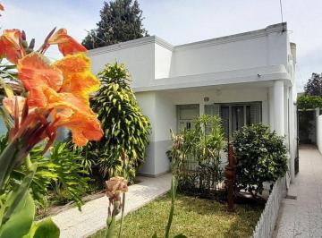 Casa · 101m² · 4 Ambientes · 1 Cochera · Venta Casa 4 Amb Gran Lote Apto Credito Caseros