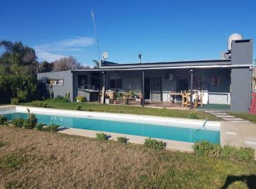 Quinta vacacional · 110m² · 2 Dormitorios · 2 Cocheras · Venta Quinta con Pileta en Robles de Alvarez.