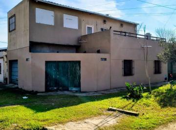 Casa · 160m² · 4 Ambientes · 2 Cocheras · Casa Venta Merlo