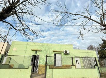 Casa · 96m² · 5 Ambientes · 1 Cochera · Venta de Casa con Amplio Terreno en Pilar
