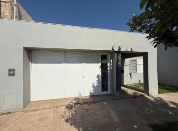 Casa · 187m² · 7 Ambientes · 1 Cochera · Venta Casa a Estrenar - Barrio Oeste, Esperanza.