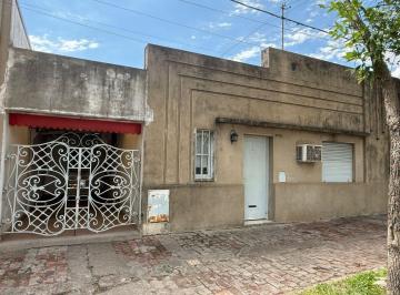 Casa · 106m² · 4 Ambientes · 1 Cochera · Venta Casa Centrica - Esperanza