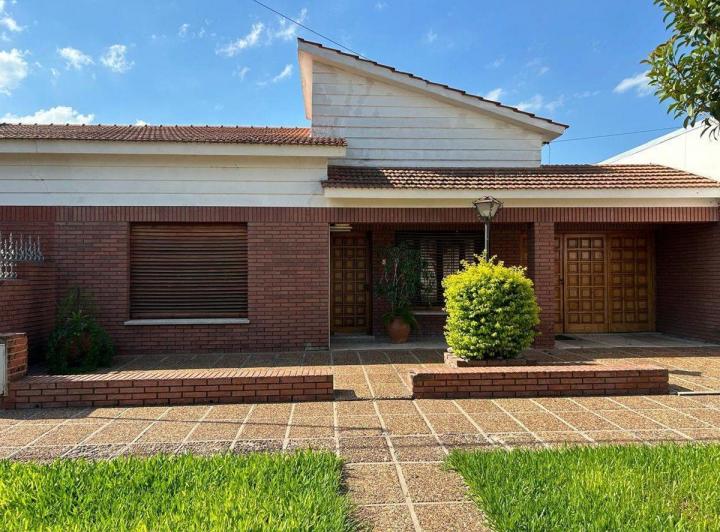 Casa · 195m² · 5 Ambientes · 1 Cochera