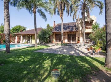 Casa · 888m² · 10 Ambientes · 5 Cocheras · Casa Venta 5 Dorm. Depto. Pileta B°parque Horizonte