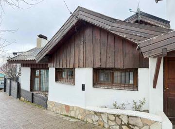 Casa · 206m² · 6 Ambientes · 2 Cocheras · Casa en Venta + Duplex 3 Amb. Centrico
