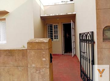 Casa · 270m² · 4 Ambientes · Casa en Venta - 3 Dorm. 2 Baños - Ayacuchoayacu
