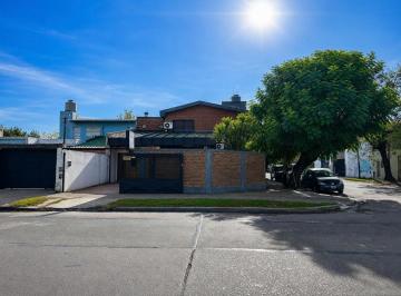 Casa · 170m² · 6 Ambientes · 2 Cocheras · Casa Venta Berazategui 6 Ambiente Cochera Pileta