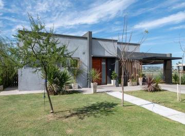 Casa · 3 Ambientes · 1 Cochera · Venta Casa 3 Amb con Pileta Villalobos Hudson
