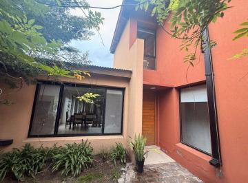 Casa · 200m² · 4 Ambientes · 1 Cochera · Casa en Venta en Monte. Moderna y Luminosa