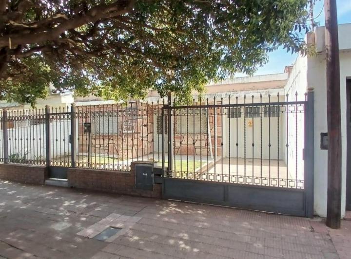 Casa · 115m² · 6 Ambientes · 2 Cocheras