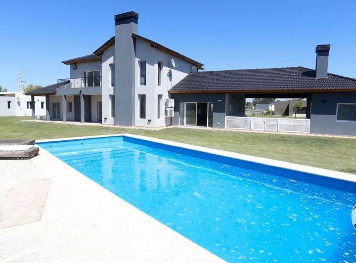 Casa · 208m² · 5 Ambientes · 1 Cochera