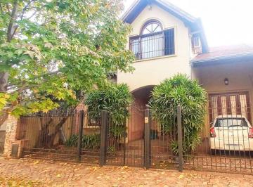 Casa · 296m² · 5 Ambientes · 2 Cocheras · Venta Casa Castelar Norte 5 Amb Permuta Menorvalor