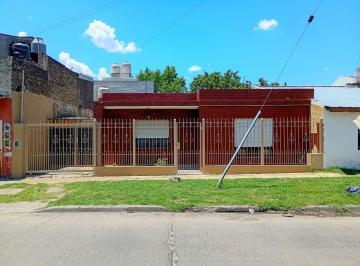 Casa · 60m² · 3 Ambientes · 1 Cochera · Casa en Venta 3 Ambientes en Moron