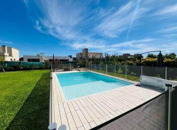 Casa · 162m² · 4 Ambientes · 2 Cocheras · Casa 4 Ambientes en Prados del Oeste Venta