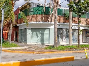 Casa · 250m² · 5 Ambientes · 1 Cochera · Vivienda Multifamiliar + 3 Locales