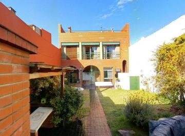 Casa · 234m² · 6 Ambientes · 1 Cochera · Venta Casa Jardin Pileta Cochera Liniers