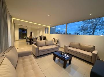 Casa · 240m² · 7 Ambientes · 2 Cocheras · Venta. Casa a La Laguna. El Cazal, escobar.
