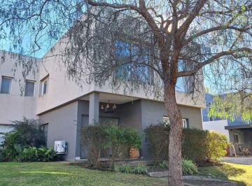 Casa · 233m² · 5 Ambientes · Venta Casa Barrio San Matias Area 5 C/pileta 5 Amb