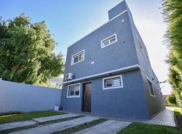 Casa · 135m² · 4 Ambientes · 2 Cocheras · Casa en Venta La Plata 3 Dorm. Apto Banco