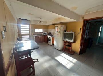 Casa · 96m² · 6 Ambientes · 1 Cochera · Casa Venta La Plata