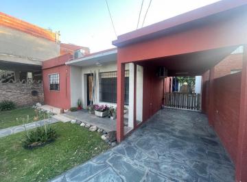 Casa · 200m² · 7 Ambientes · 1 Cochera · Venta 2 Casas en un Lote Oportunidad! Hurlingham.
