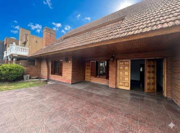 Casa · 309m² · 4 Ambientes · 4 Cocheras · Venta Casa 4 Ambientes Jose C Paz
