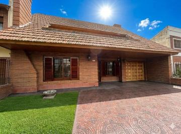 Casa · 309m² · 4 Ambientes · 4 Cocheras · Venta Casa 4 Ambientes Jose C Paz