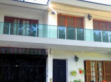 Casa · 254m² · 6 Ambientes · 1 Cochera · Venta Casa Sobre Av Pellegrini 5500