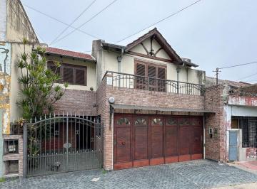 Casa · 205m² · 6 Ambientes · 5 Cocheras · Casa 6 Amb C/quinc/tza/garag P/5 Lanus Oeste