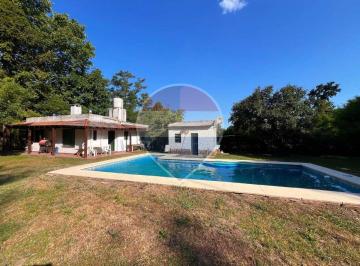 Quinta vacacional · 80m² · 2 Dormitorios · Excelente Quinta Doble Lote 1400 M².pileta. Quincho!